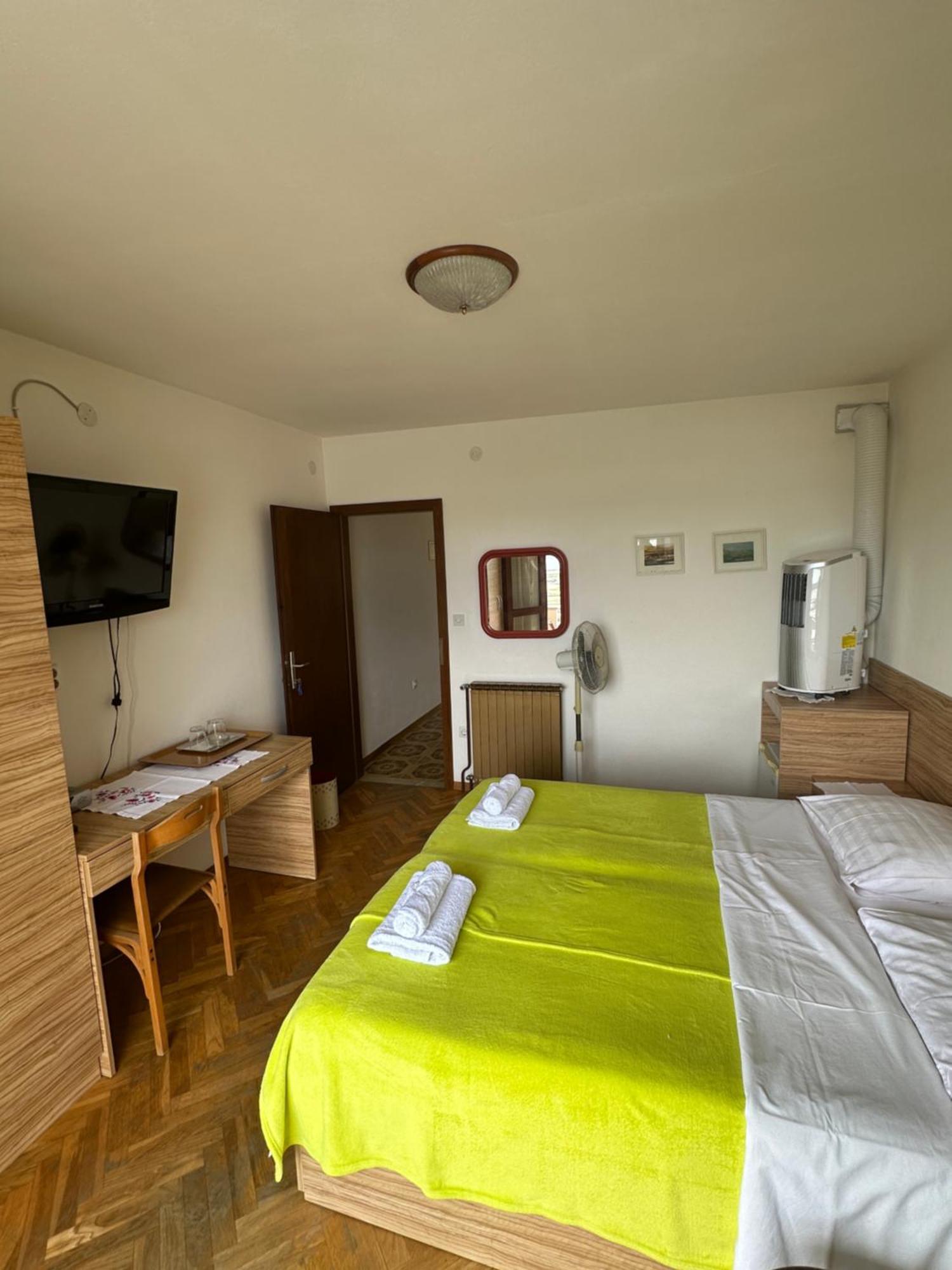 Rooms And Apartments Roza Portoroz Exterior foto