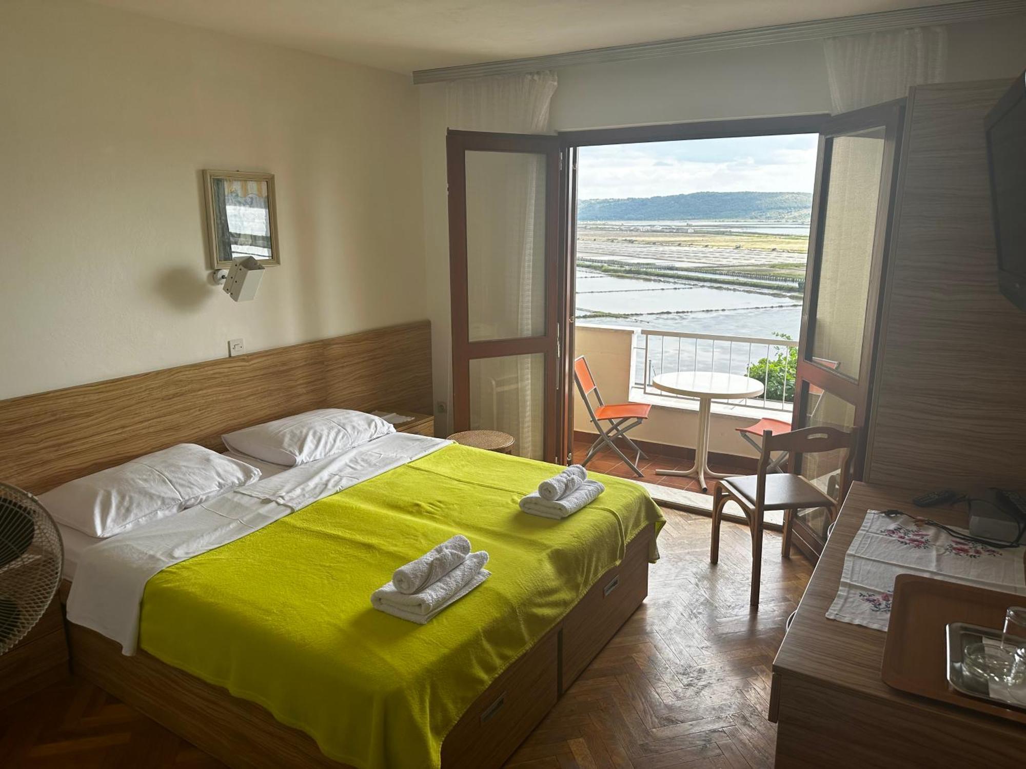 Rooms And Apartments Roza Portoroz Exterior foto