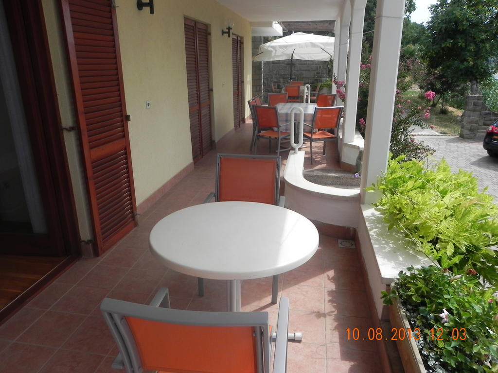 Rooms And Apartments Roza Portoroz Exterior foto